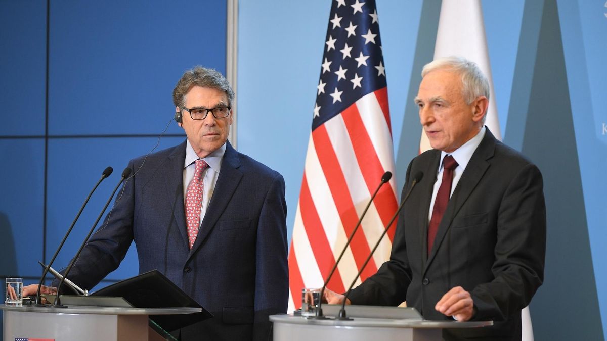 Konferencja pelnomocnika rzadu ds strategicznej infrastruktury energetycznej Piotra Naimskiego i sekretarza ds energii USA Ricka Perry'ego