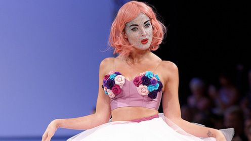 Modelka pozwała Google'a, bo internauci nazwali ją k**wą 1