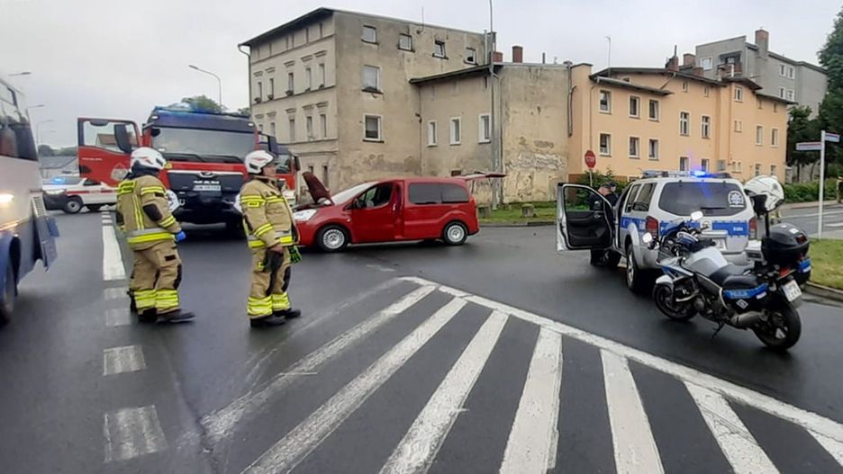 Służby na miejscu kolizji