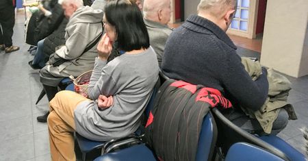 "Pogodziłam się, że leczenie za darmo to fikcja". Zmienia się podejście Polaków do służby zdrowia w czasie pandemii