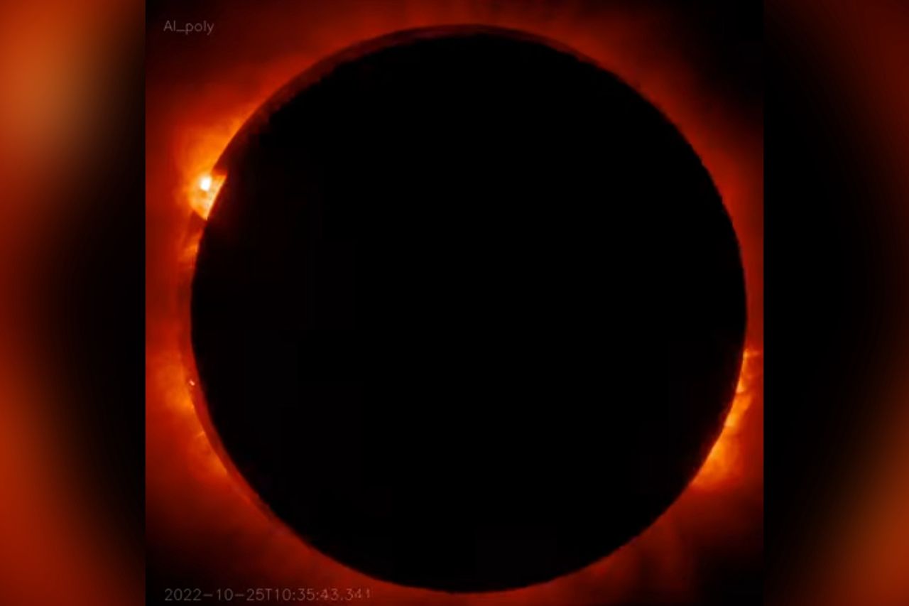 Zaćmienie Słońca, 25 października 2022 widziane z kosmosu.