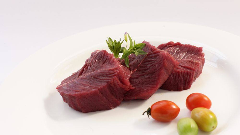 Surowy stek "ostrygowy" z emu (mięso ze skrzydła)