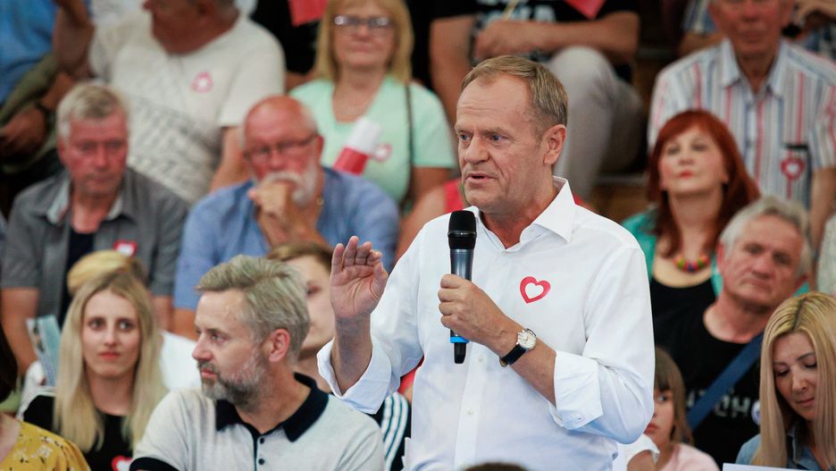 Donald Tusk
K�odzo, 19.06.2023. Przewodnicz�cy PO Donald Tusk (C) podczas spotkania z wyborcami K�odzku, 19 bm. (jm) PAP/Tomasz Golla
Tomasz Golla
otwarte, polityk, polityka, spotaknie