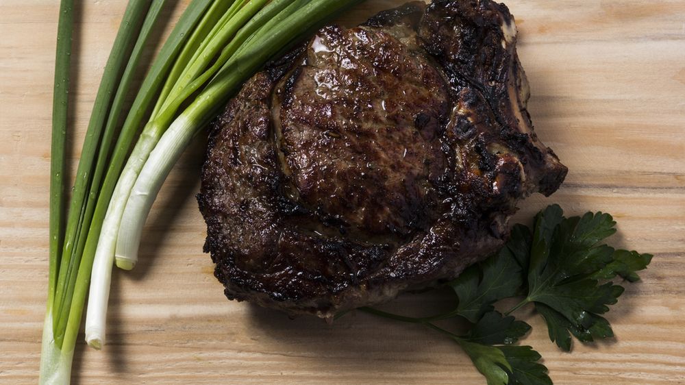 Opiekana polędwica z emu