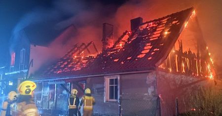 Cały dom w ogniu. Jedna osoba została poszkodowana
