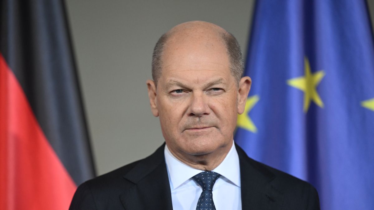 BERLIN, GERMANY - JANUARY 08: German Chancellor Olaf Scholz makes a speech as he holds press conference in Berlin, Germany on January 08, 2025. (Photo by Halil Sagirkaya/Anadolu via Getty Images)