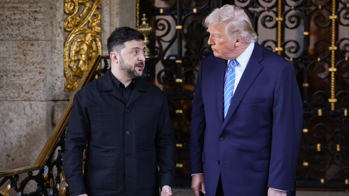 PALM BEACH, FLORIDA - DECEMBER 28: U.S. President Donald Trump greets Ukrainian President Volodymyr Zelensky at his Mar-a-Lago club on December 28, 2025 in Palm Beach, Florida. Trump invited Zelensky to his private club to work on the U.S.-proposed peace plan to end the war in Ukraine, as the conflict approaches four years since the sudden full-scale invasion by Russia on February 24, 2022. (Photo by Joe Raedle/Getty Images)
