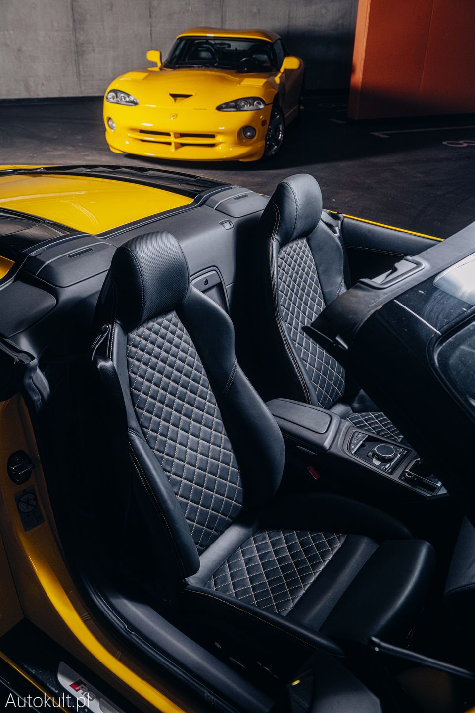 Audi R8 Spyder RWD vs. Dodge Viper RT/10