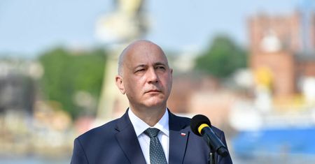 Afera mailowa. "Wujek" Brudziński załatwił rodzinie pracę w państwowych spółkach?