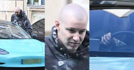 Żabson ładuje się do jaskrawo turkusowej TESLI wartej fortunę (ZDJĘCIA)