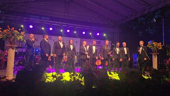 Wielka Gala Tenorów 2025. Dziesięciu tenorów na scenie w Ciechocinku