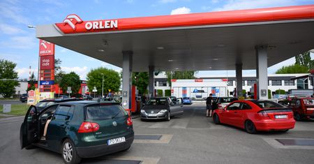 Brakuje paliw. Ekonomista Orlenu: skutki odczujemy na stacjach
