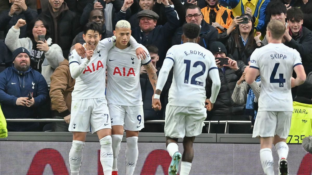 Zdjęcie okładkowe artykułu: PAP/EPA / Vince Mignott / Na zdjęciu: radość piłkarzy Tottenhamu