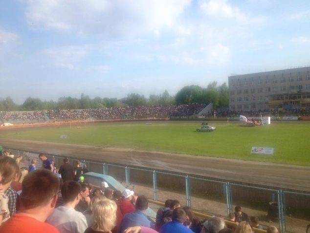 Na stadion w Równem przybyły tysiące kibiców