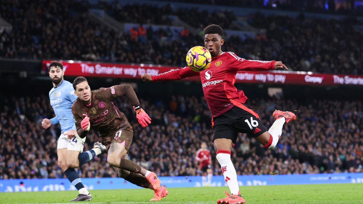 Getty Images / Alex Livesey - Danehouse / Na zdjęciu: Manchester United wygrał derby z Manchesterem City