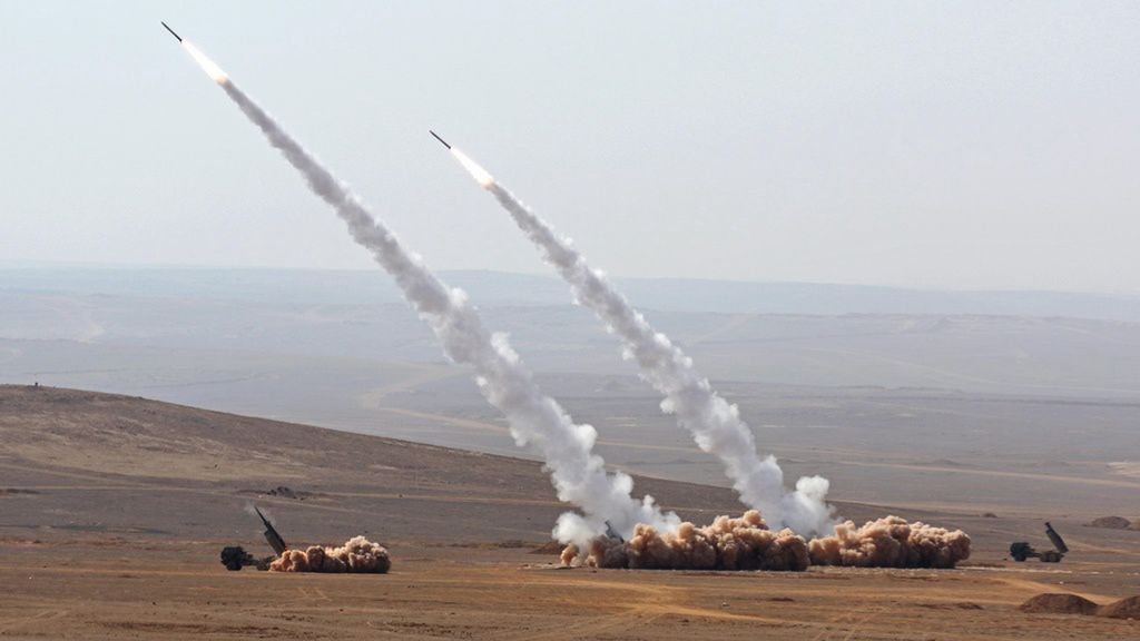 Salwa w wykonaniu baterii M142 HIMARS