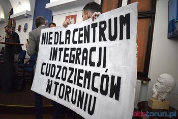 Decyzja ws. cudzoziemców. Mówią o presji "skrajnej prawicy"
