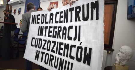 Decyzja ws. cudzoziemców. Mówią o presji "skrajnej prawicy"