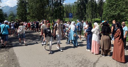 Koszmarne tłumy nad Morskim Okiem. Ten obrazek mówi wszystko