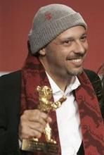 José Padilha rzeczywiście oprowadza po więzieniu
