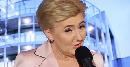 Agata Kornhauser-Duda wspiera Ewę Błaszczyk. W takim stroju przyszła na otwarcie kliniki