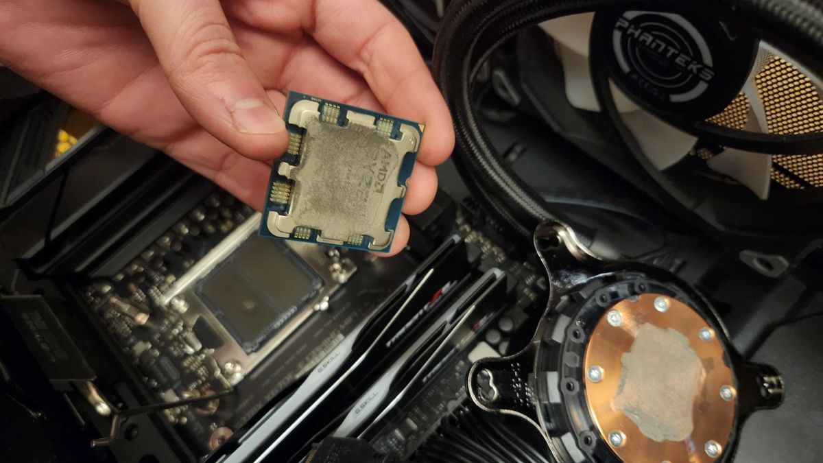 Spalony procesor AMD Ryzen 7 7800X3D.