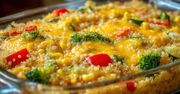 Kilka warzyw, komosa i ser. To banalnie prosta obiadowa zapiekanka