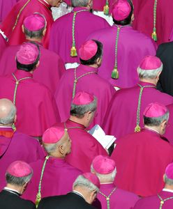 Włochy. Policjanci przebrali się za księży i złapali przestępców, przebranych za kardynałów