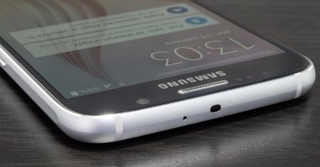 Dobrze, że chociaż w przypadku Samsunga „Mini” oznacza ekran poniżej 5 cali