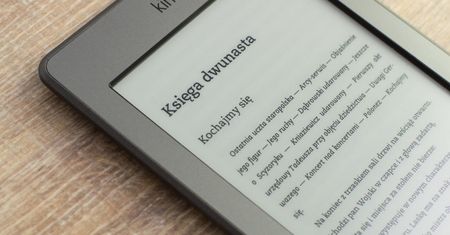 Kup czytnik e-booków, by nie nosić ciężkich książek (nie tylko do szkoły)