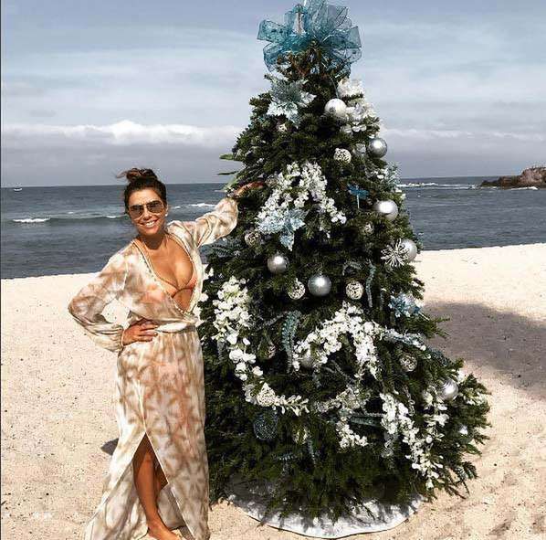 Eva Longoria ubrała choinkę na plaży
