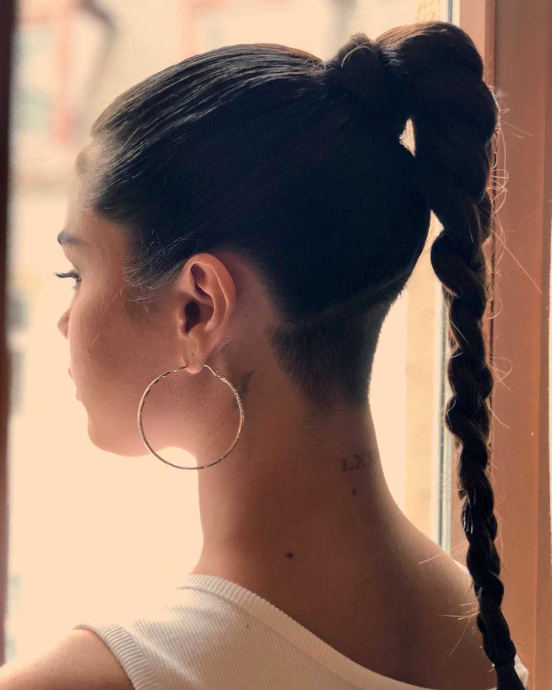 Selena Gomez podgoliła sobie tył głowy