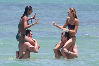 Aniołki Victoria's Secret bawią się na plaży w Brazylii (ZDJĘCIA)