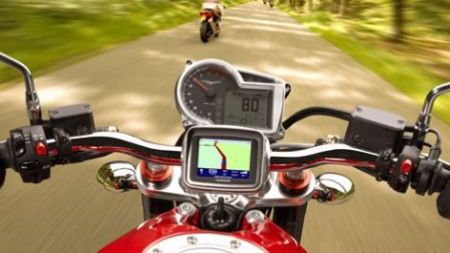 Satelitarna nawigacja w twoim Junaku... Hondzie... Wszystko jedno – motocyklu 1