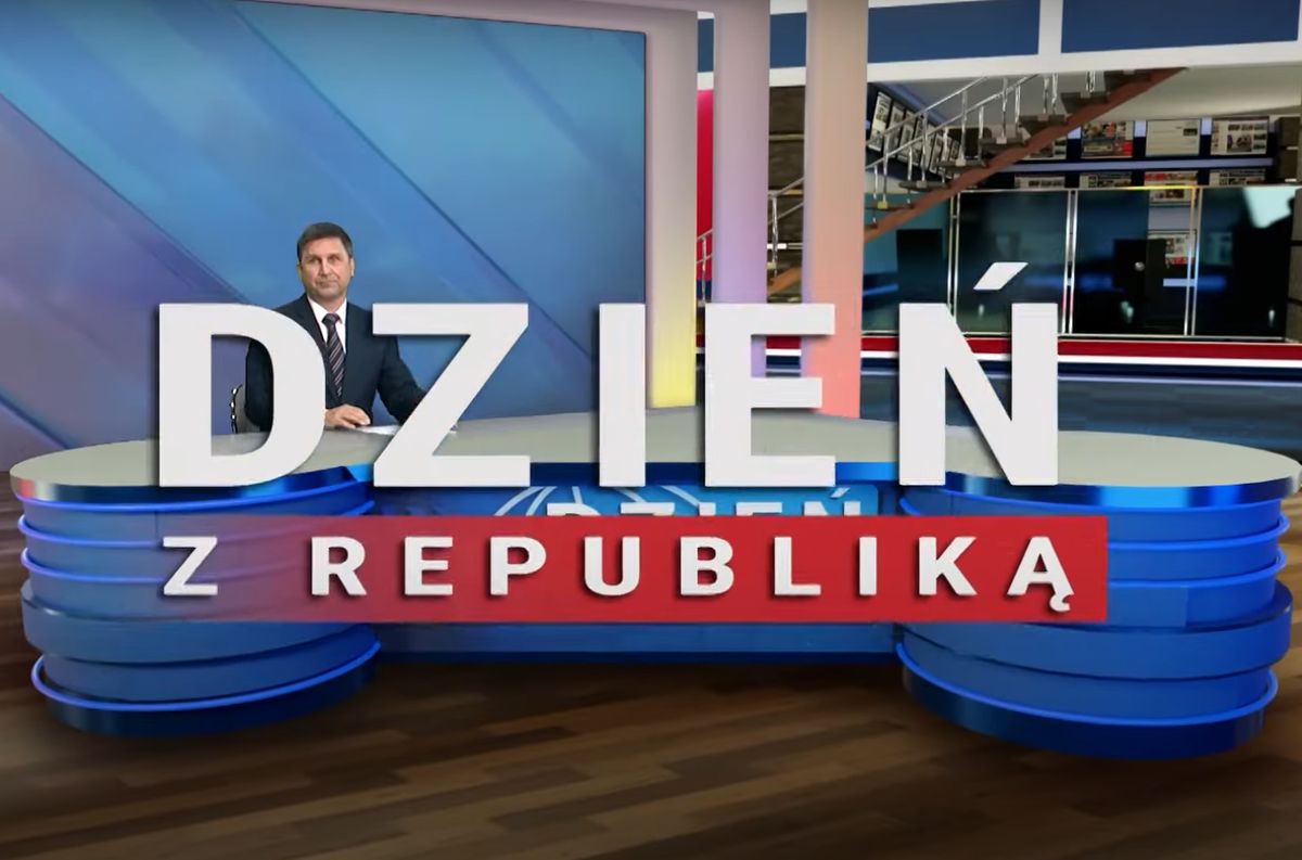 Piotr Kieraga prowadzi serwis informacyjny w TV Republika
