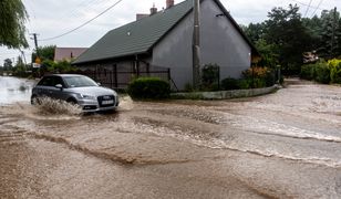 Osuwiska i zalane drogi. Utrudnienia po nawałnicach w Małopolsce