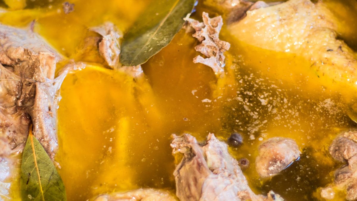 Rosół z pieczonej kaczki smakuje wybornie