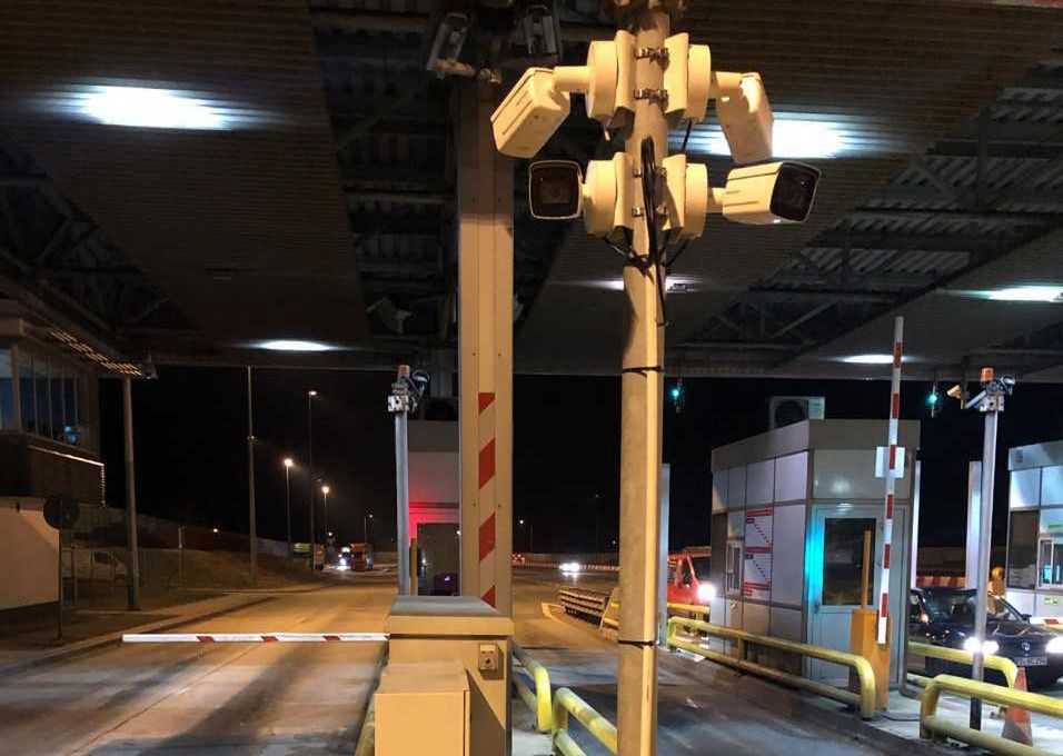 Zespoły kamer zdolnych odczytywać numery przejeżdżających aut już są przy płatnych autostradach GDDKiA