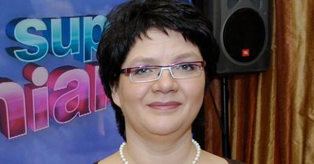 Dorota Zawadzka pokazała zdjęcie z młodości. Tak "Superniania" wyglądała na studniówce. Poznalibyście?