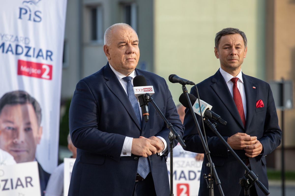 Minister Jacek Sasin mocno wspierał Ryszarda Madziara w kampanii przedwyborczej na Lubelszczyźnie. Na zdjęciu konferencja PiS we Włodawie w październiku 2023 r.