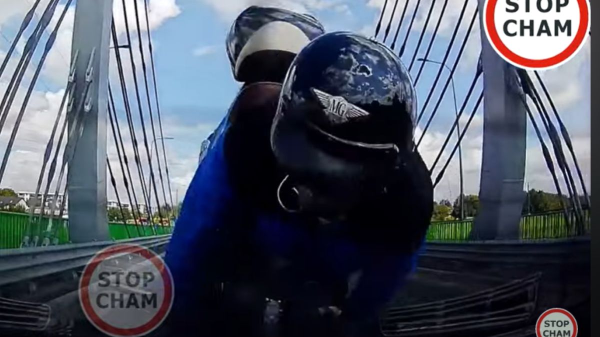 Kierowca skutera najechał na tył osobówki