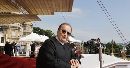 Ta gwiazda disco polo zagra dla o. Rydzyka. Po koncercie? Różaniec
