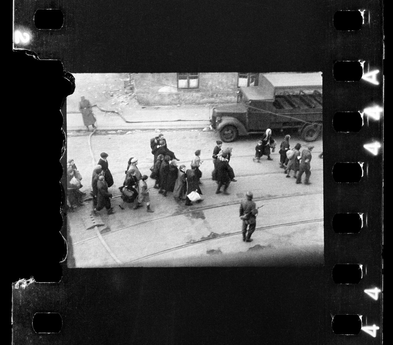 Tajemnicze zdjęcia z powstania w getcie warszawskim. Nikt nigdy ich nie widział