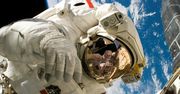 NASA testuje skafandry dla astronautów. Strzela do nich z ogromnego działa
