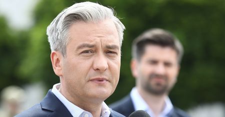 "Megawstyd". Zamiast głosować pojechał z Biedroniem na wakacje