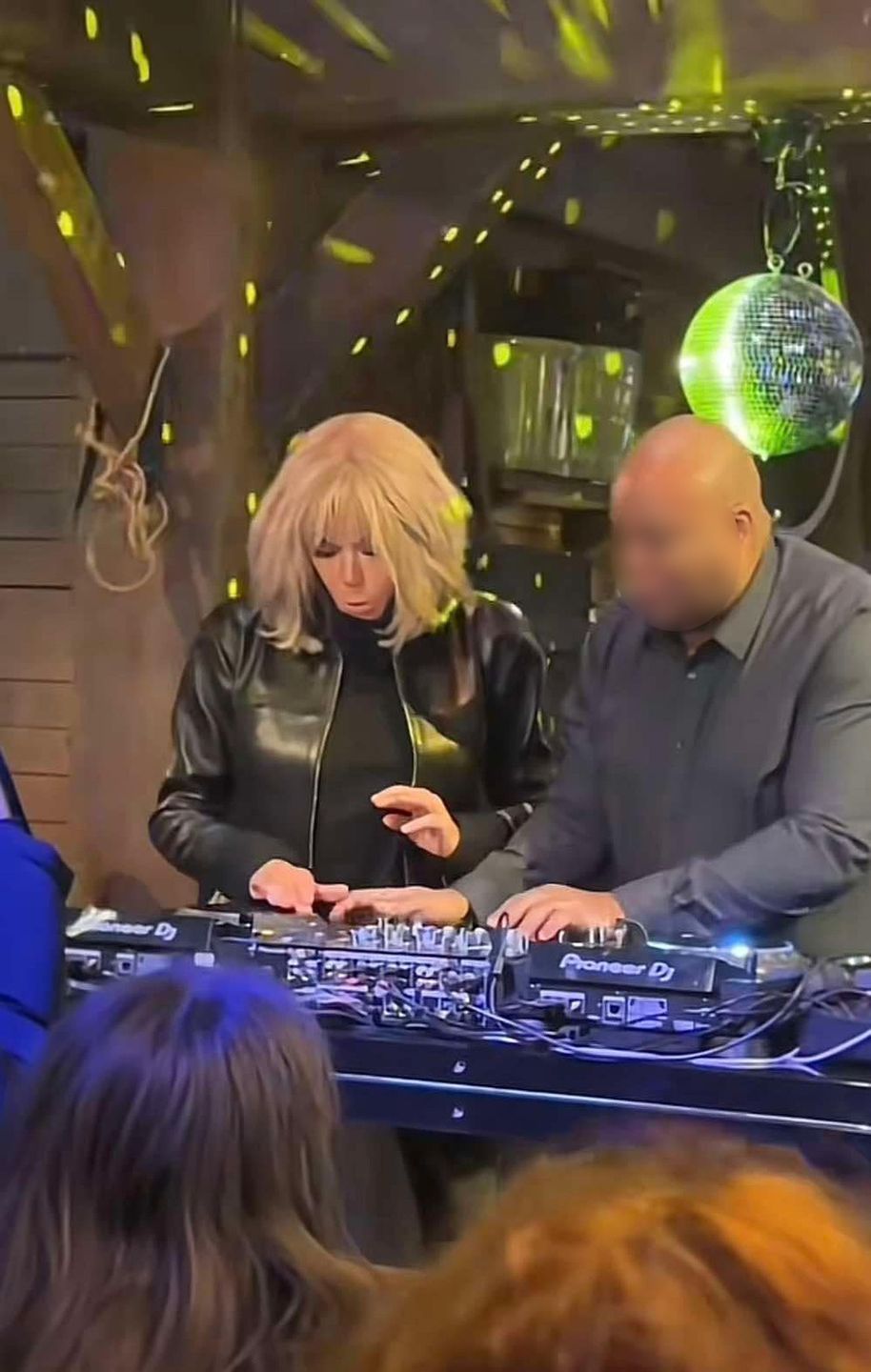 71-letnia Brigitte Macron wywija na parkiecie 