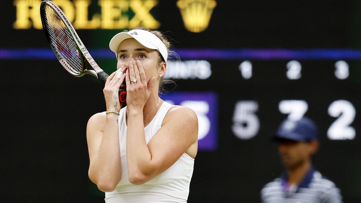 Elina Svitolina of Ukraine celebrates winning against Iga Swiatek of Poland during their Women's Singles quarter final match at the Wimbledon Championships, Wimbledon, Britain, 11 July 2023. EPA/TOLGA AKMEN EDITORIAL USE ONLY Dostawca: PAP/EPA.