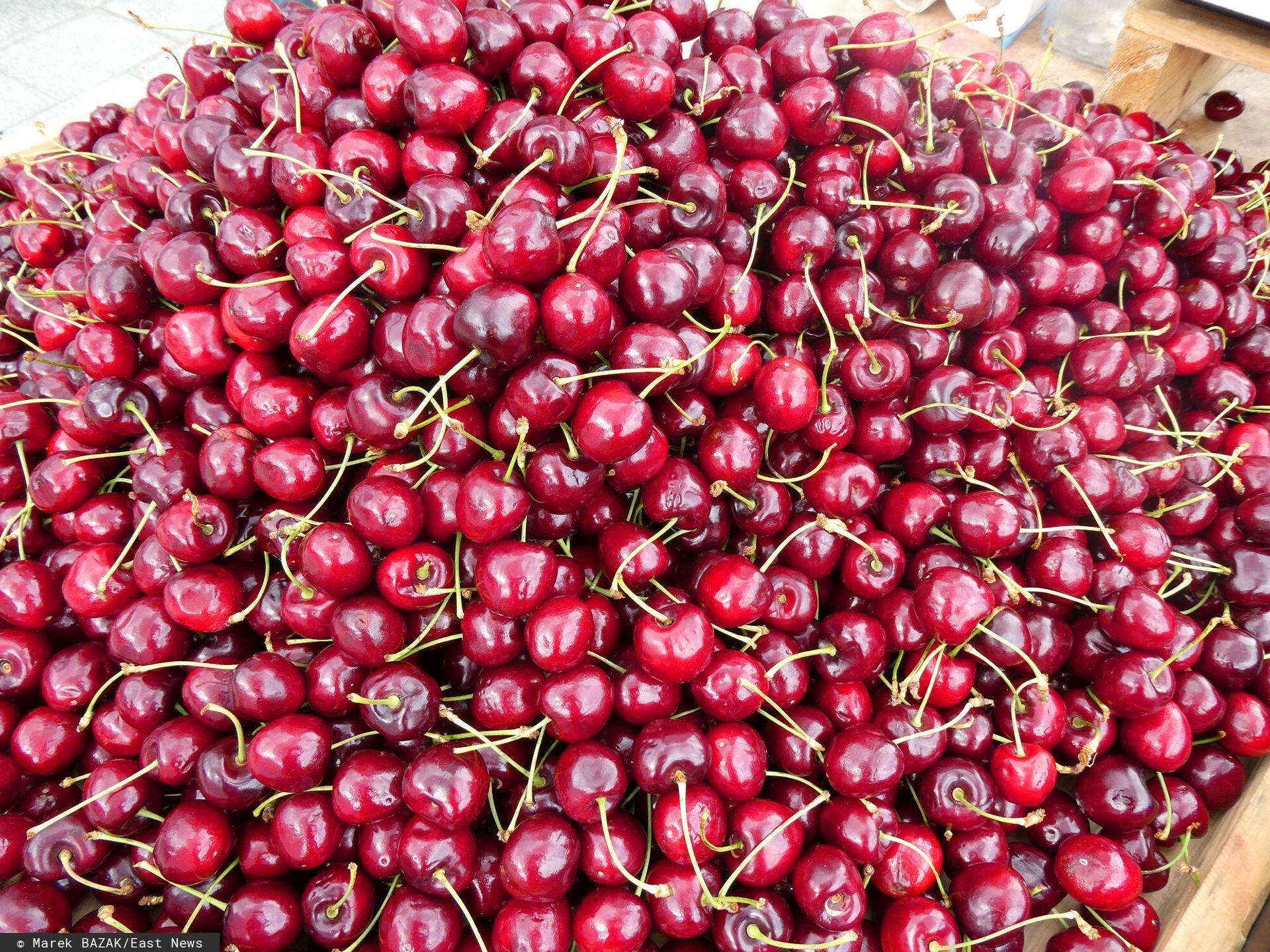 W tamtym roku płaciliśmy 200 zł. Oto ile kosztują czereśnie z importu