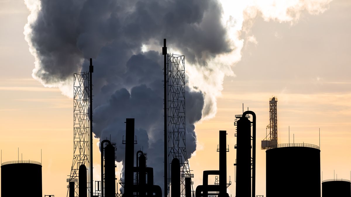 Fire at an oil refinery. Smoke over the factory
Anton Petrus