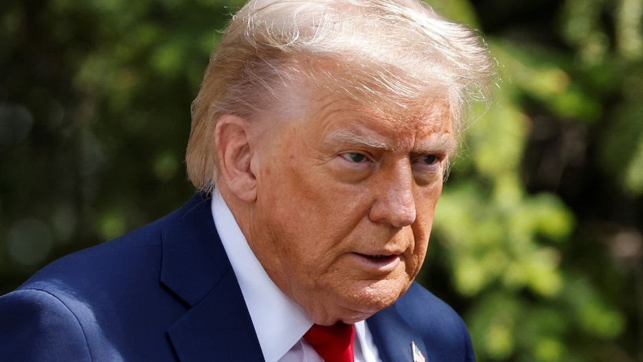 US President Donald Trump attends an arrival ceremony during the Group of Seven (G7) Summit at the Pomeroy Kananaskis Mountain Lodge, in Kananaskis, Alberta, Canada, 16 June 2025. EPA/LUDOVIC MARIN / POOL Dostawca: PAP/EPA.